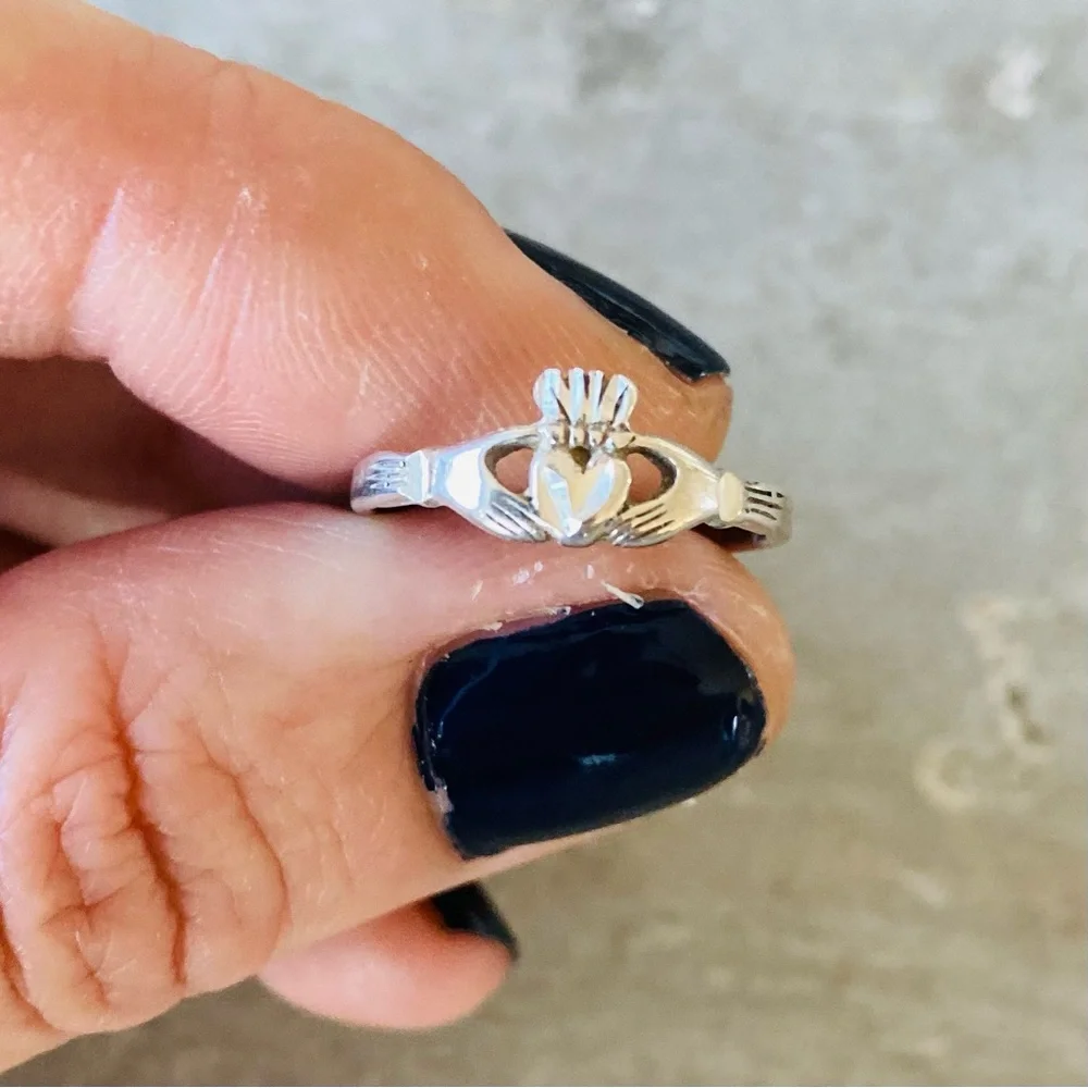 ♥️ Artisan ♥️ Vintage Irish Sterling Silver Claddagh Ring - Picture 1 of 13